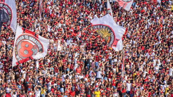 Justiça proíbe a entrada de torcida organizada do Vitória nos estádios