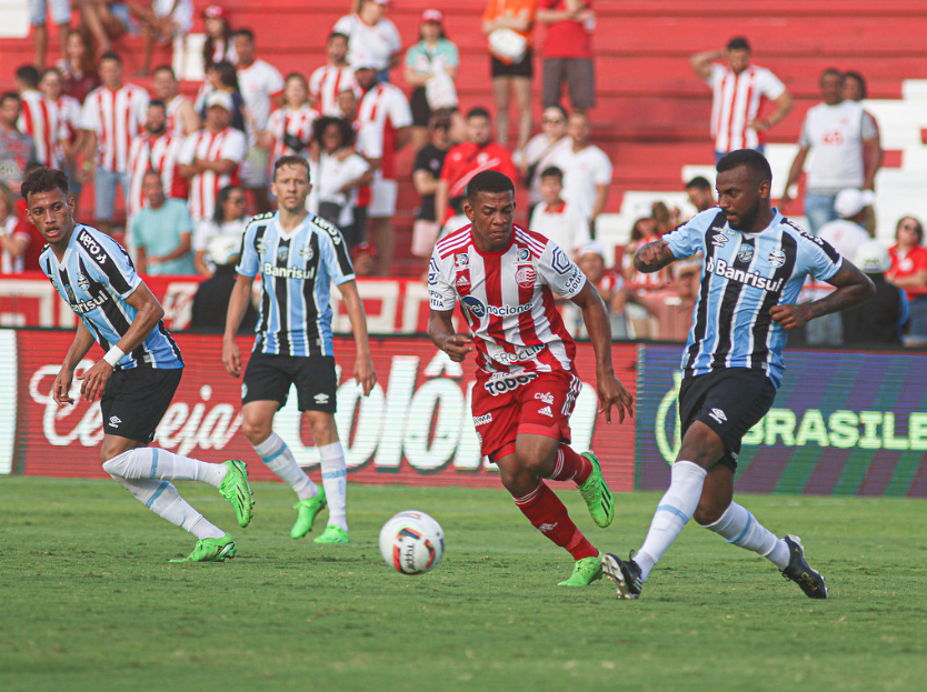 Náutico tropeça em casa diante do Grêmio