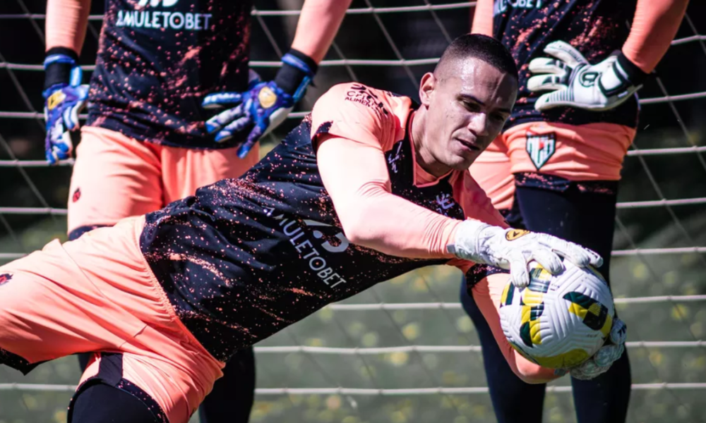 Sport oficializa chegada do goleiro Renan ex Atlético GO NE45