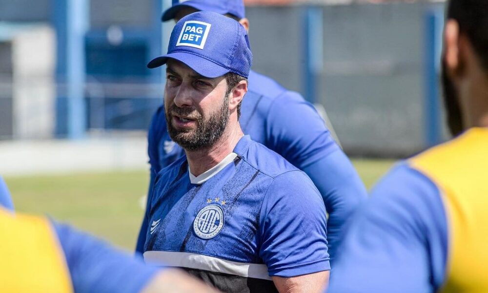 Após eliminação na Copa do Brasil Confiança demite técnico Paulo Massaro