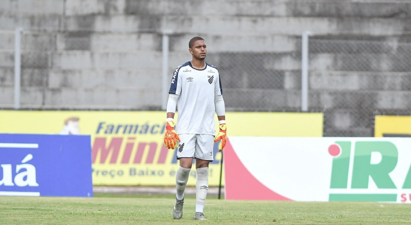 Náutico acerta a contratação do goleiro Anderson