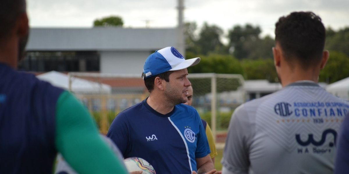 Daniel lamenta empate, mas elogia atuação do Confiança em clássico