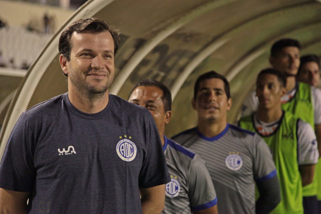 Confiança marca no final e vence o Botafogo-SP no Batistão