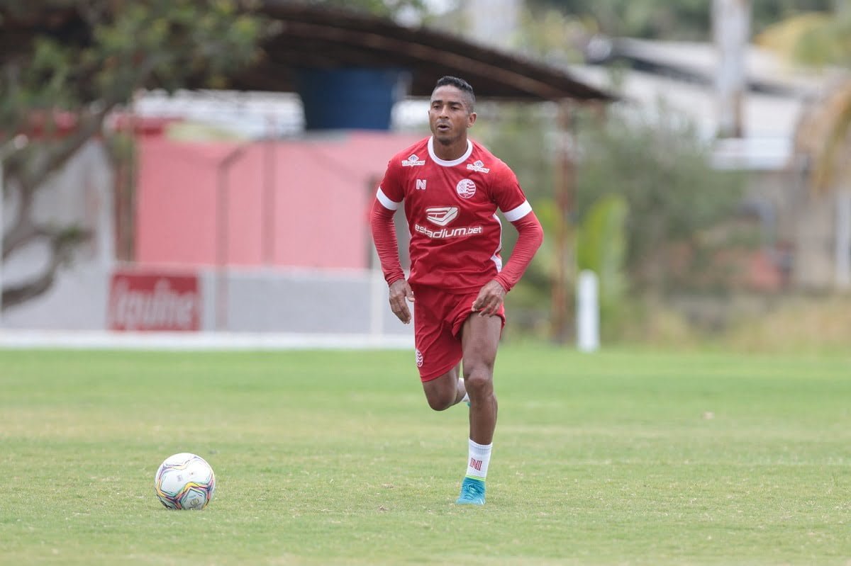 Náutico renova com Jorge Henrique e Halls até o fim da Série B