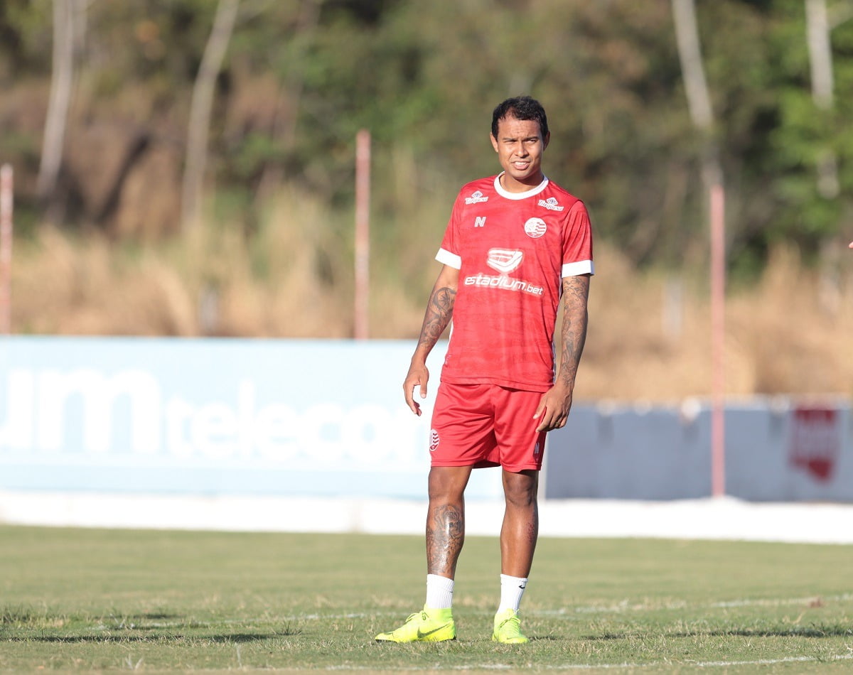 Vinícius e Paiva são dúvidas contra o Vitória, enquanto Dudu segue de fora