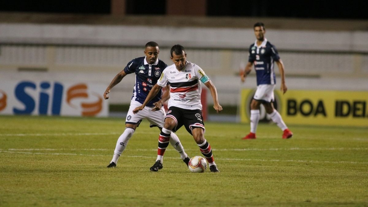 Maycon Cleiton brilha, Santa Cruz vence Remo e garante 1º lugar