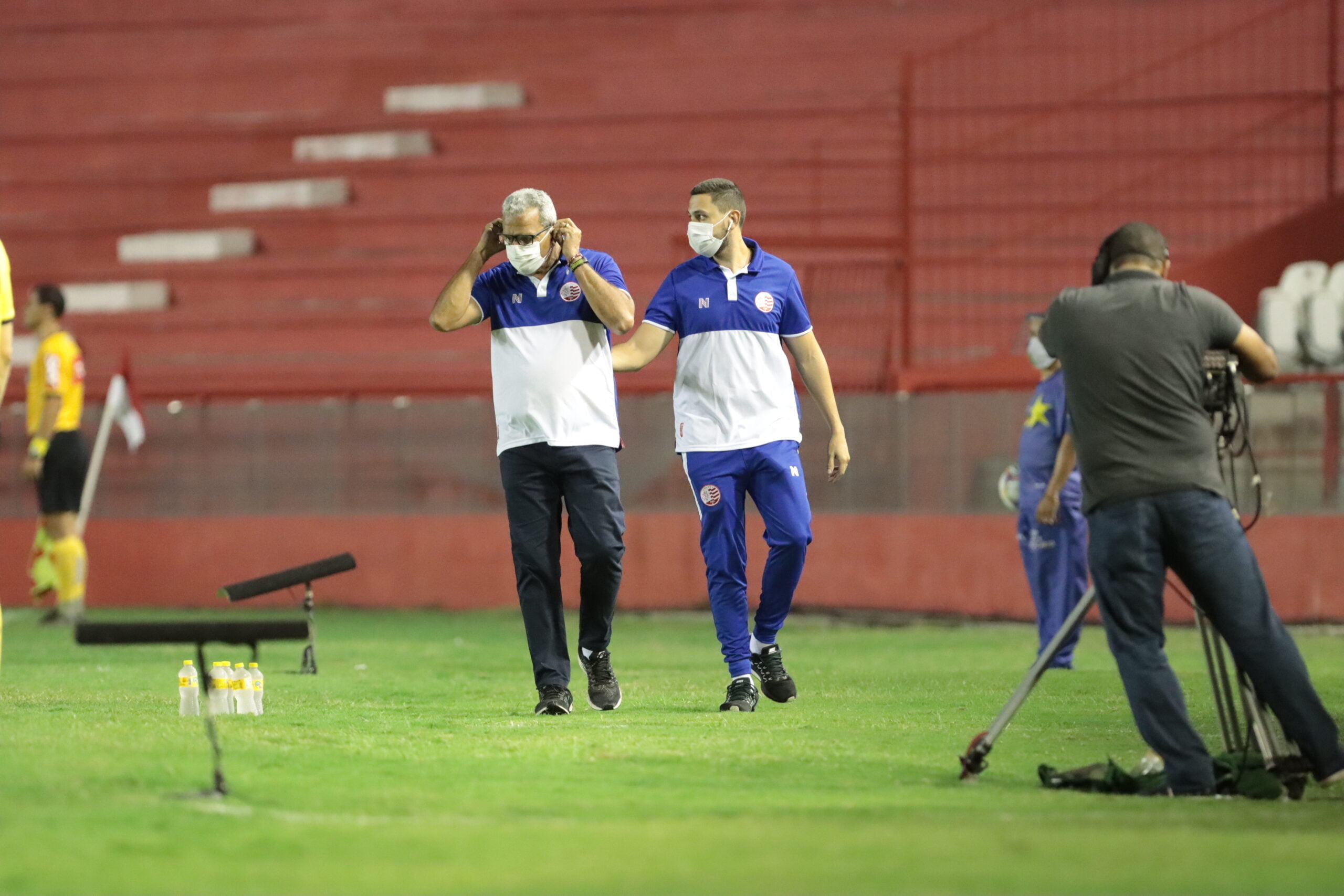 Hélio dos Anjos vê Náutico evoluindo e minimiza bola na trave de Dadá