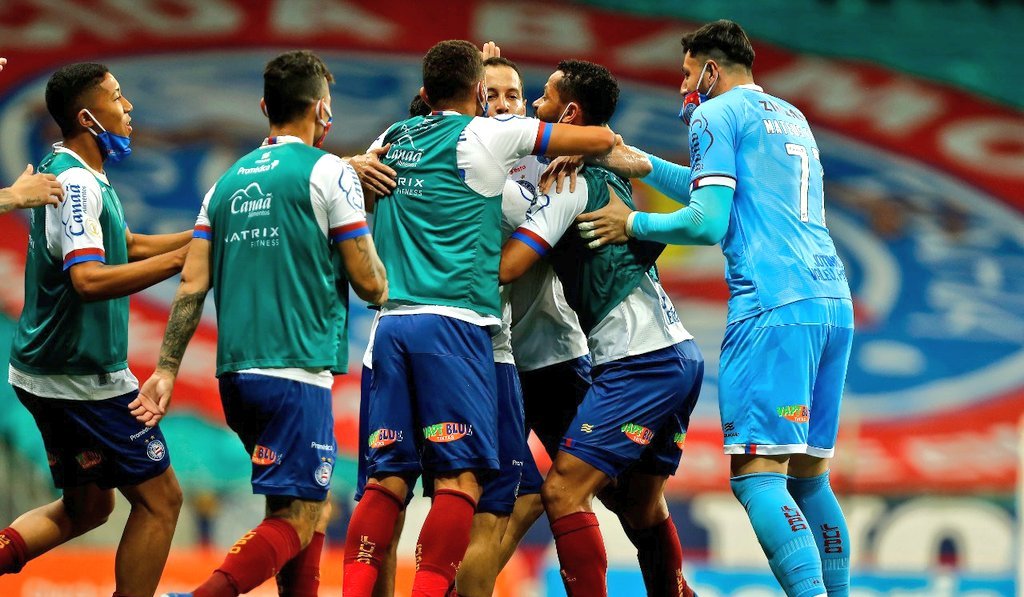 Com gol de pênalti no fim, Bahia bate Botafogo e respira na Série A