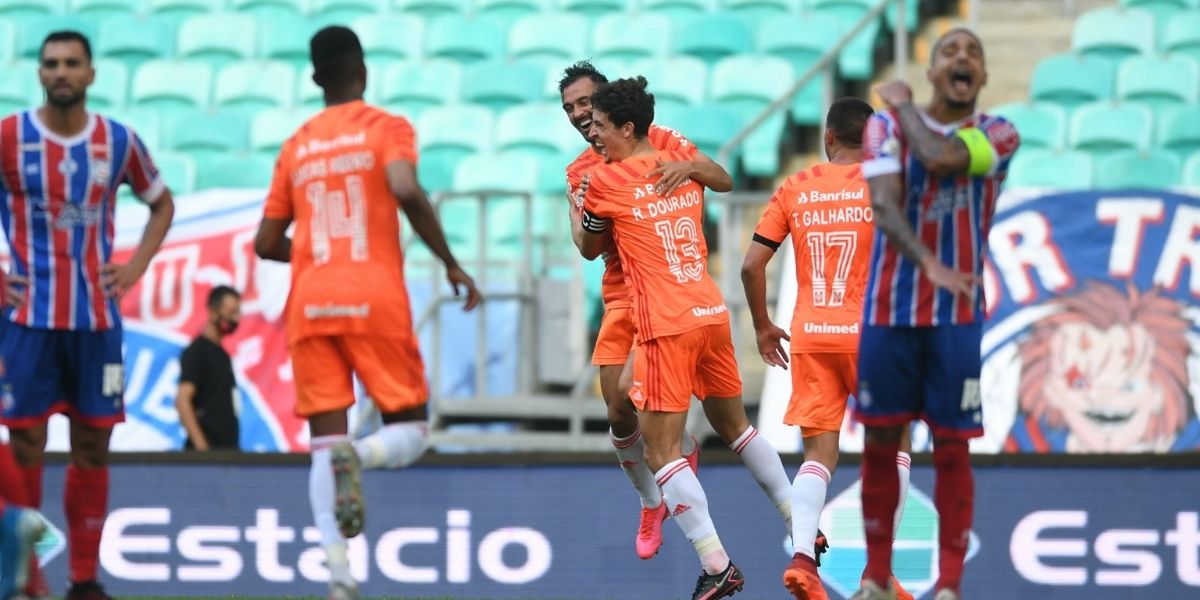 Contra o Inter, Bahia perde o 6º jogo seguido e chega a 48 gols sofridos