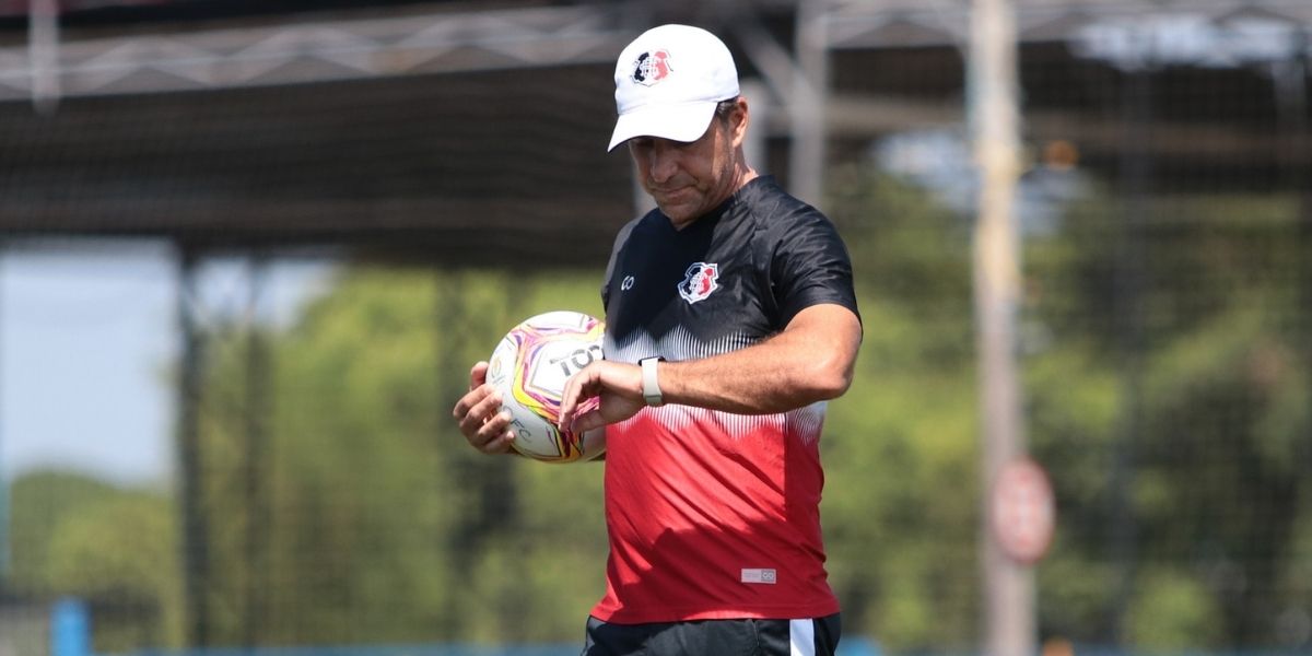 Contra o Brusque, Santa Cruz inicia o quadrangular da Série C, maior objetivo do ano