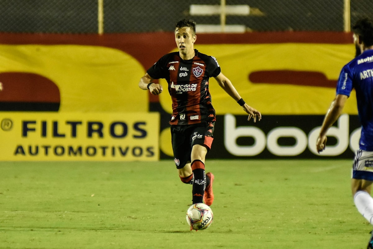 Matheus Frizzo reconhece pressão por momento do Vitória na Série B