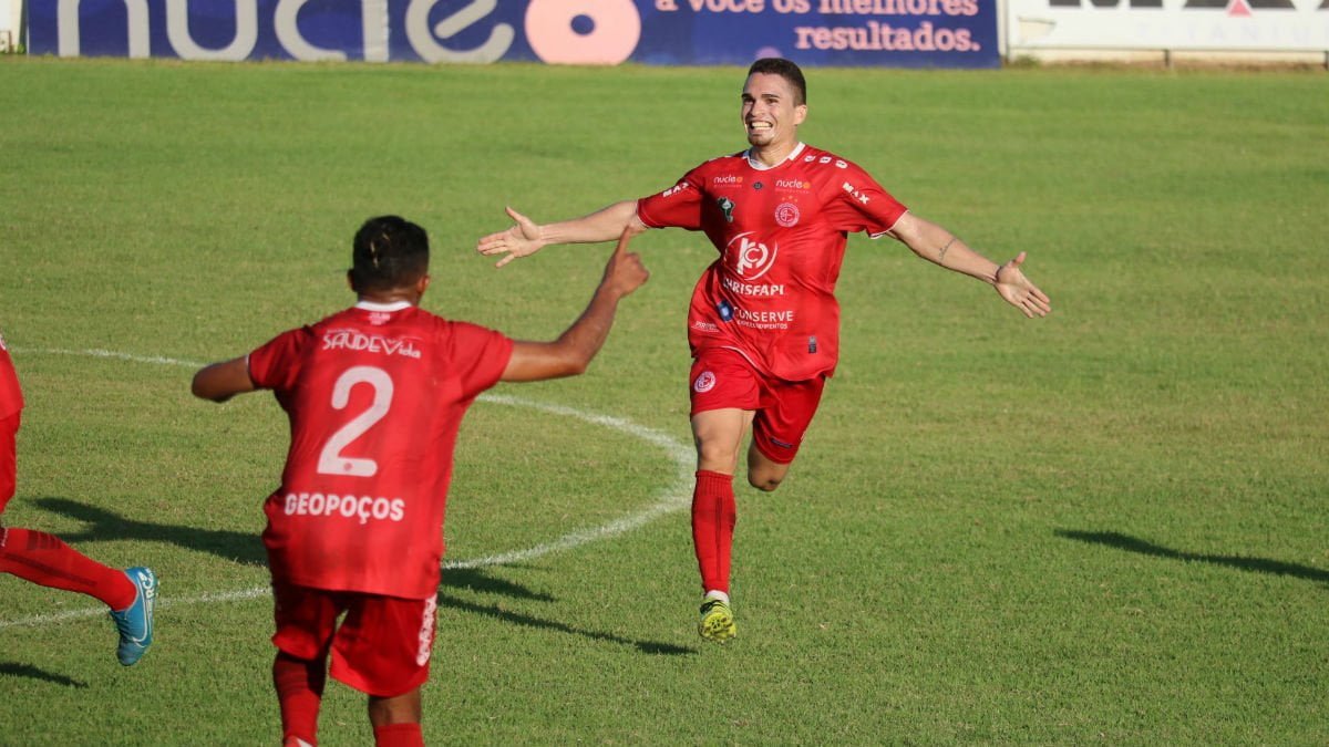 4 de Julho vence Picos no 1º jogo da final do Piauiense e fica perto do NE