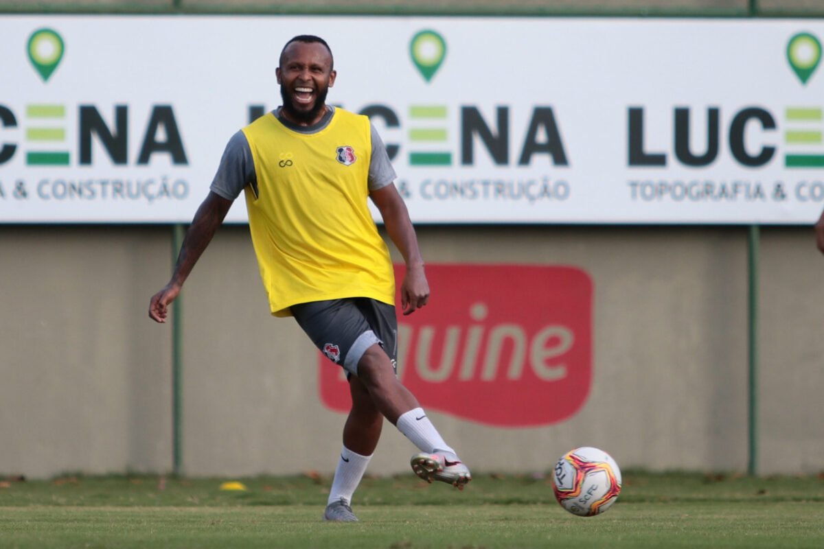 Chiquinho evolui, já treina com bola e deve reforçar Santa contra o Vila