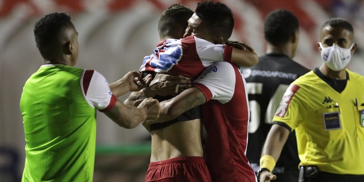 Vídeo: assista aos gols da vitória do Náutico diante do Paraná, nos Aflitos