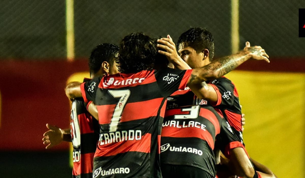 Vitória derrota Botafogo-SP e confirma permanência na Série B