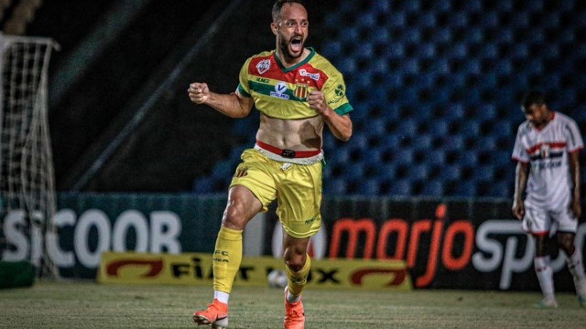 Diego Tavares e Eloir cumprem suspensão e voltam contra o Cruzeiro