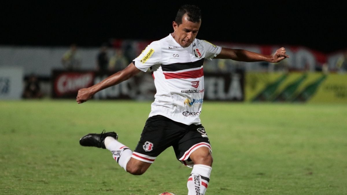 Quem fica, quem sai: os jogadores do Santa Cruz com contrato para 2021