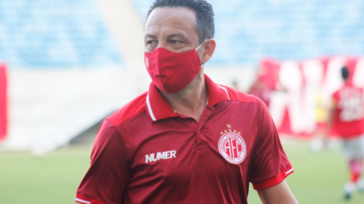 River-PI anuncia Paulinho Kobayashi como novo treinador