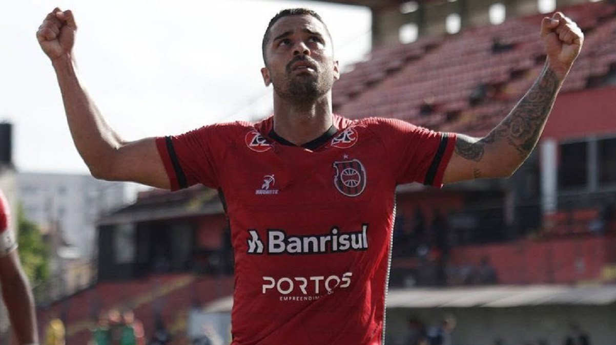 CSA anuncia contratação do atacante Dellatorre, ex-Brasil de Pelotas