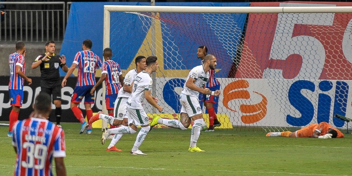 Com um a menos, Bahia cede empate ao Goiás e sai do Z4, mas se complica