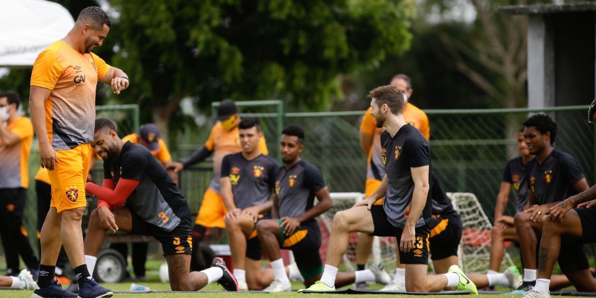 Sport negocia renovação com elenco; veja duração de cada contrato
