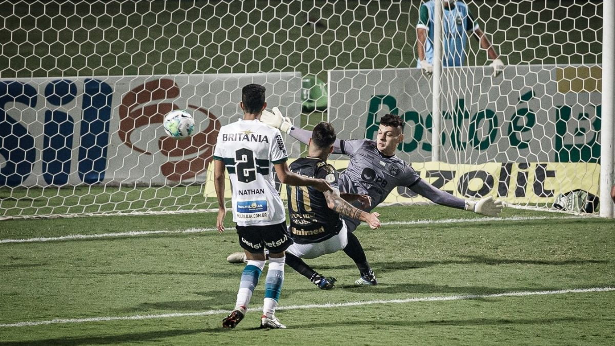 Ceará desencanta no 2T, vence Coritiba e se classifica para Sul-Americana