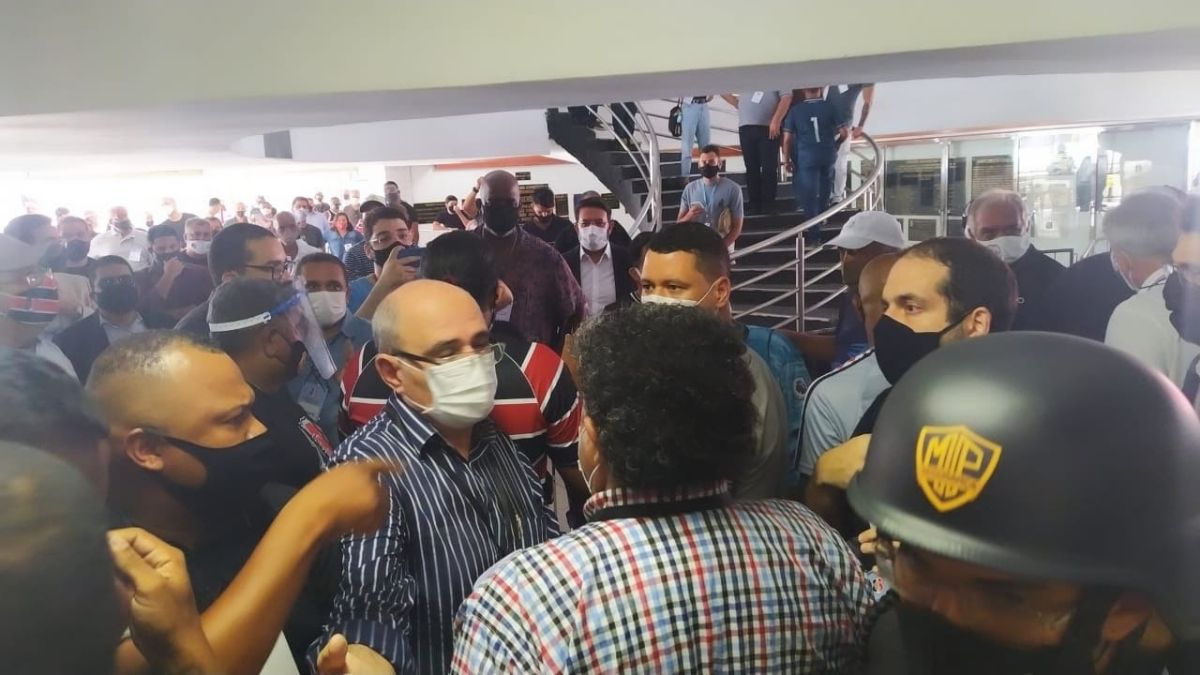 Governo do Estado emite nota lamentando aglomeração na eleição do Santa Cruz