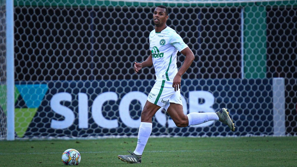 Luiz Otávio rescinde com a Chapecoense e encaminha acerto com o Bahia