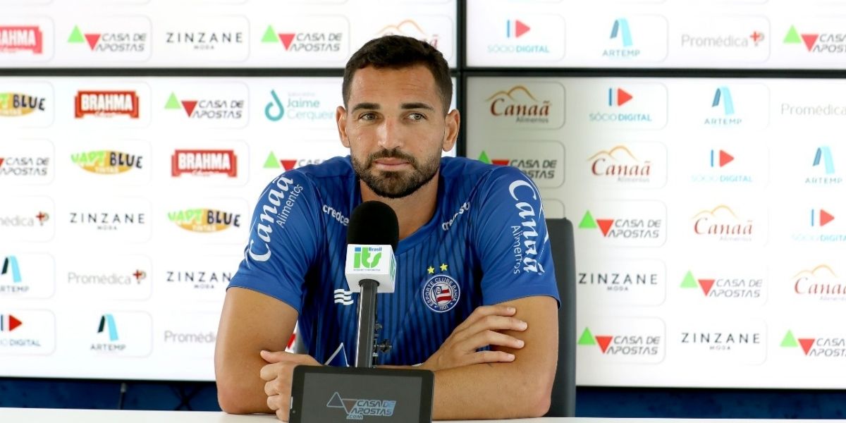 Indo para a quarta temporada, Gilberto pede humildade no Bahia