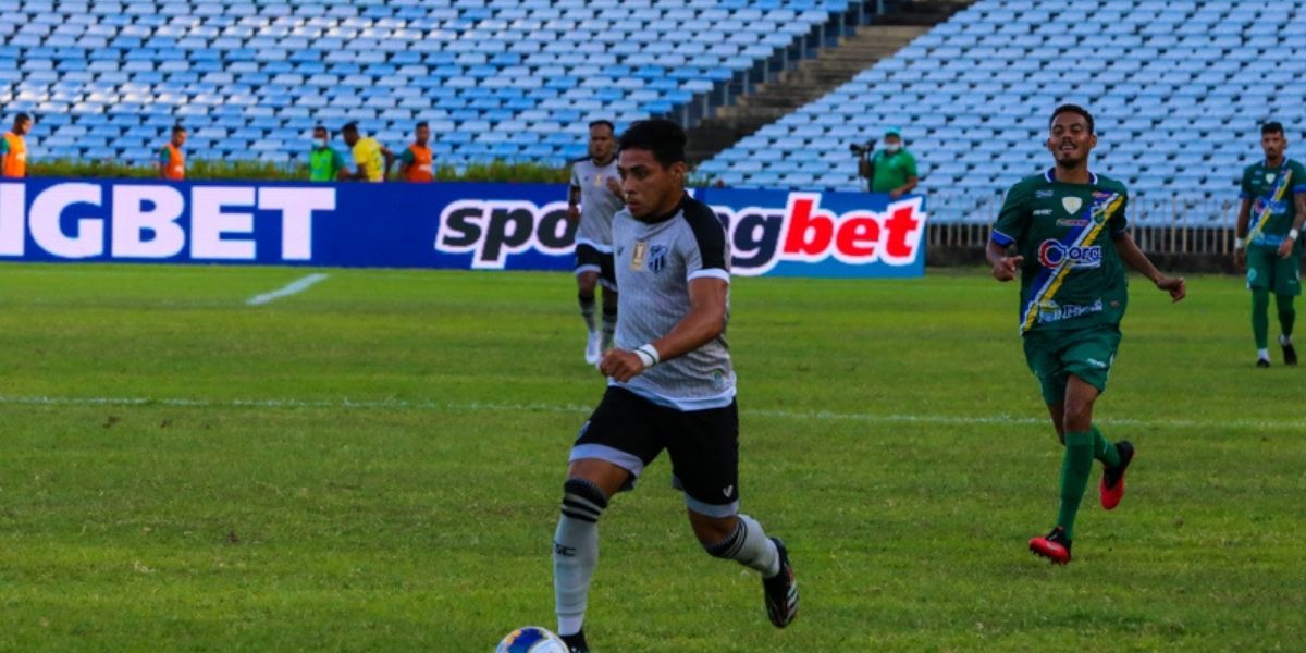 Trio testa positivo para Covid-19 no Ceará; Jacaré rompe ligamento