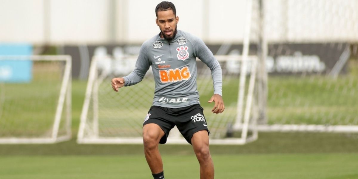 Everaldo vê com bons olhos interesse do Sport, mas Corinthians é entrave