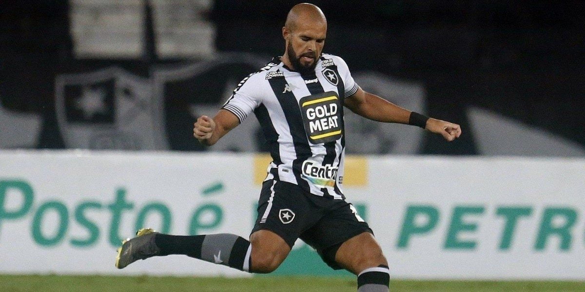 Sport se aproxima de acerto com o volante Zé Welison, do Botafogo