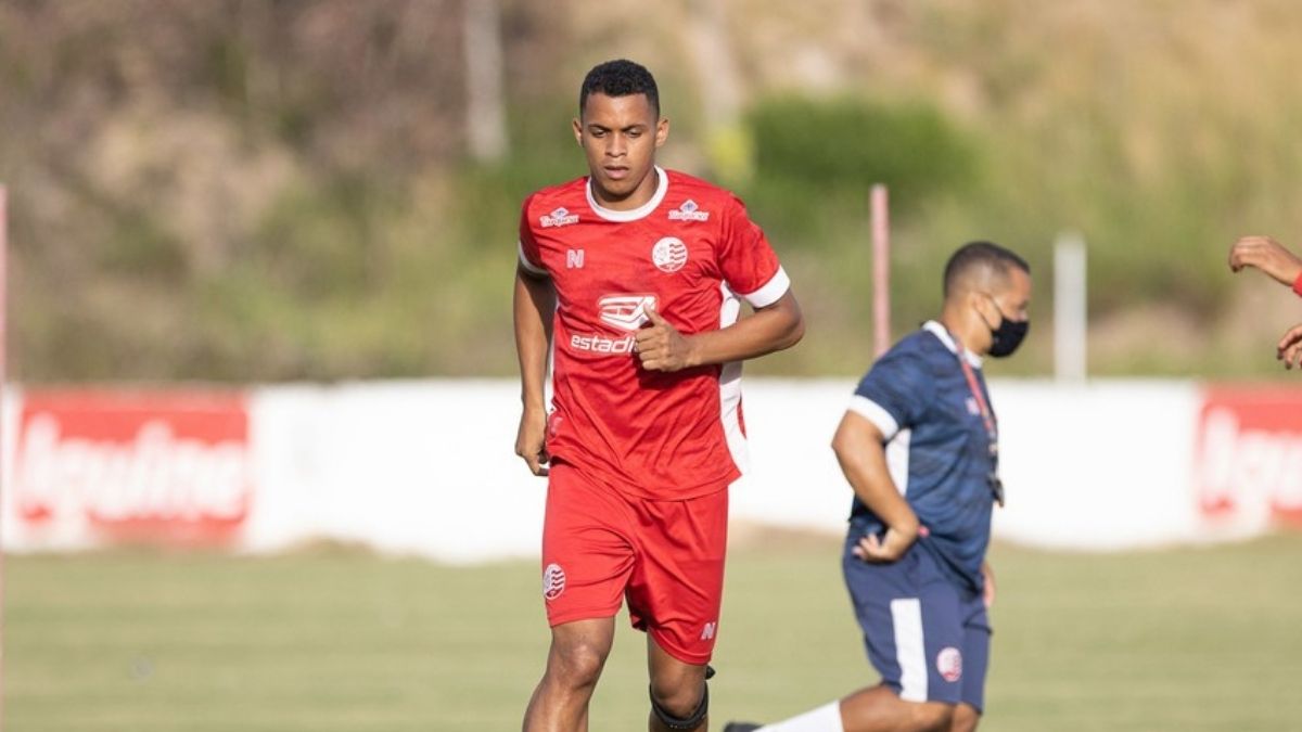 Álvaro passará por cirurgia no mesmo joelho operado em 2020