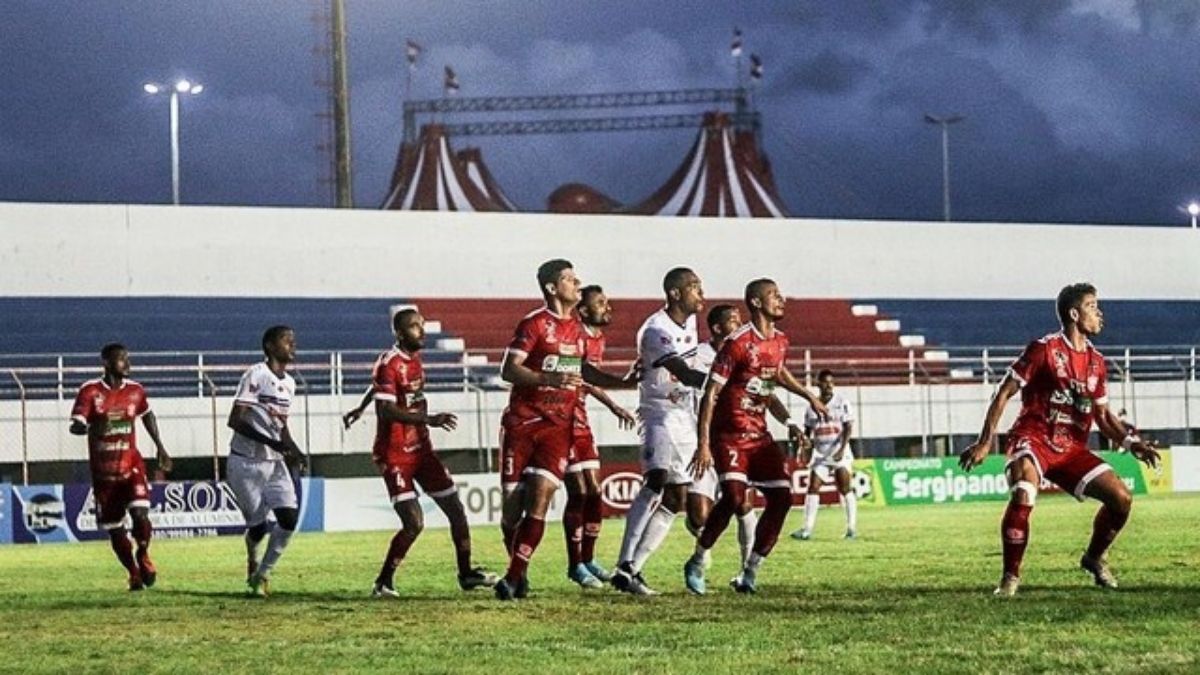 Itabaiana fica no 0 a 0 com o Dorense, mas amplia vantagem na ponta do Sergipano