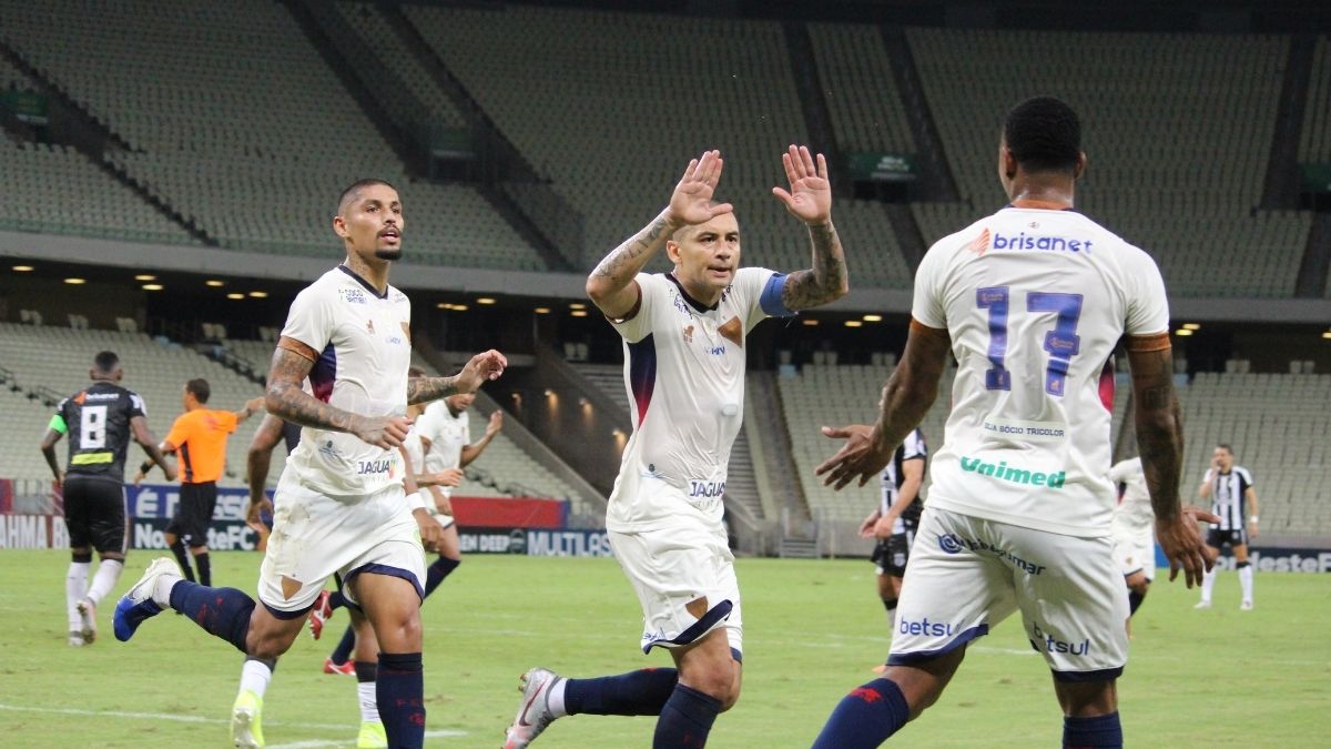 Fortaleza melhora no 2T, arranca empate com Treze e se mantém na ponta do Nordestão