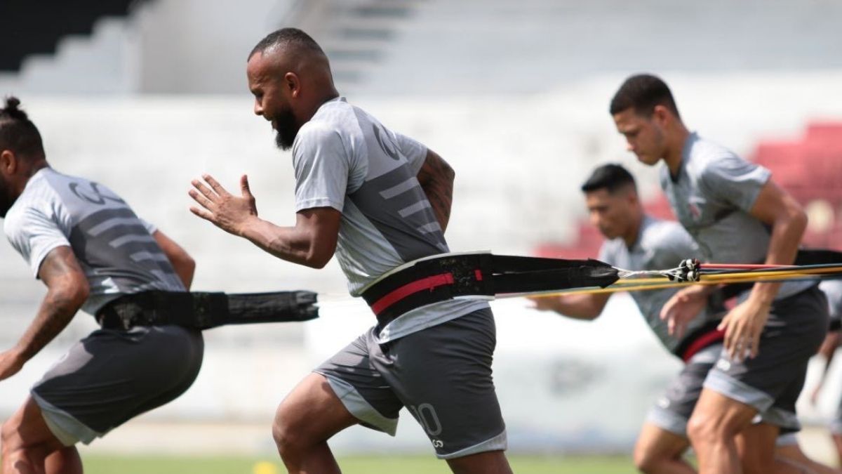 Elenco testa negativo para Covid e Santa pode ter três estreias ante Salgueiro