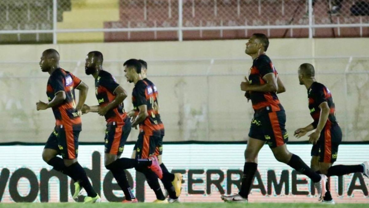 Árbitro relata negativa de retorno do Sport para justificar encerramento de jogo
