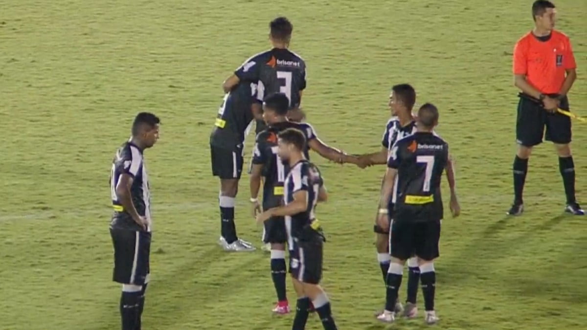 Goleiro salva quatro vezes e Treze vence Altos pela Copa do Nordeste