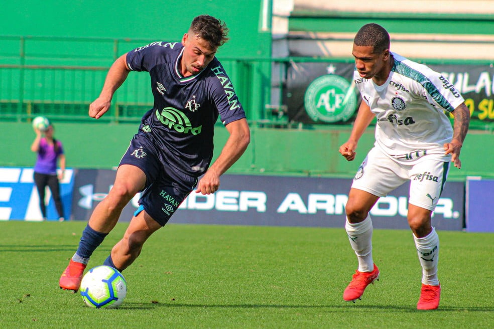 Santa Cruz acerta contratação de Péricles, revelado pela Chape