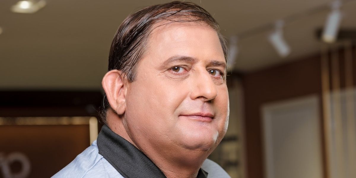 Guto vira modelo em lançamento de uniforme no Ceará; veja fotos