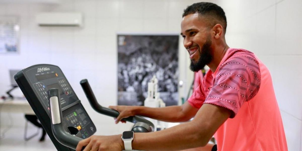 Everaldo tem primeiro dia no Sport e recebe elogios de Umberto Louzer