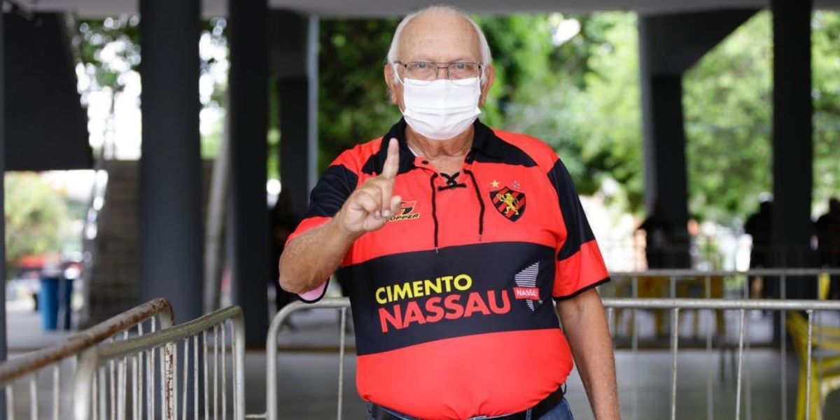 Milton Bivar formula carta para deixar presidência do Sport