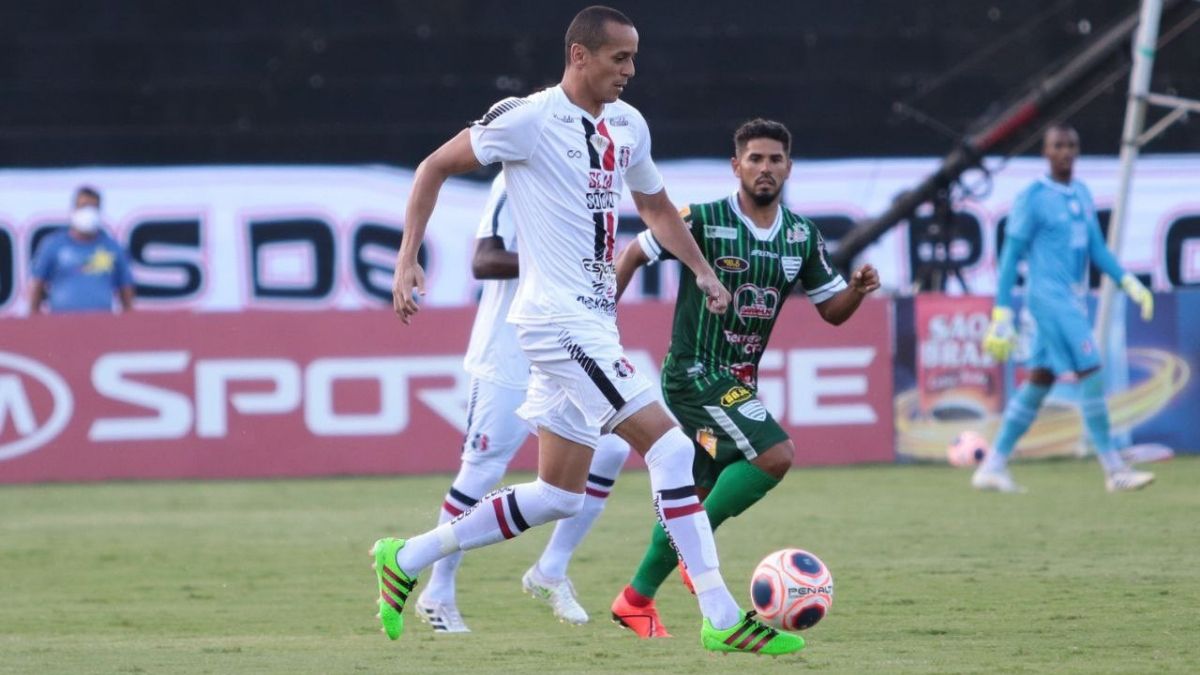 Um baile: com direito a gol de cobertura, Santa Cruz perde do Sete e afunda no Estadual