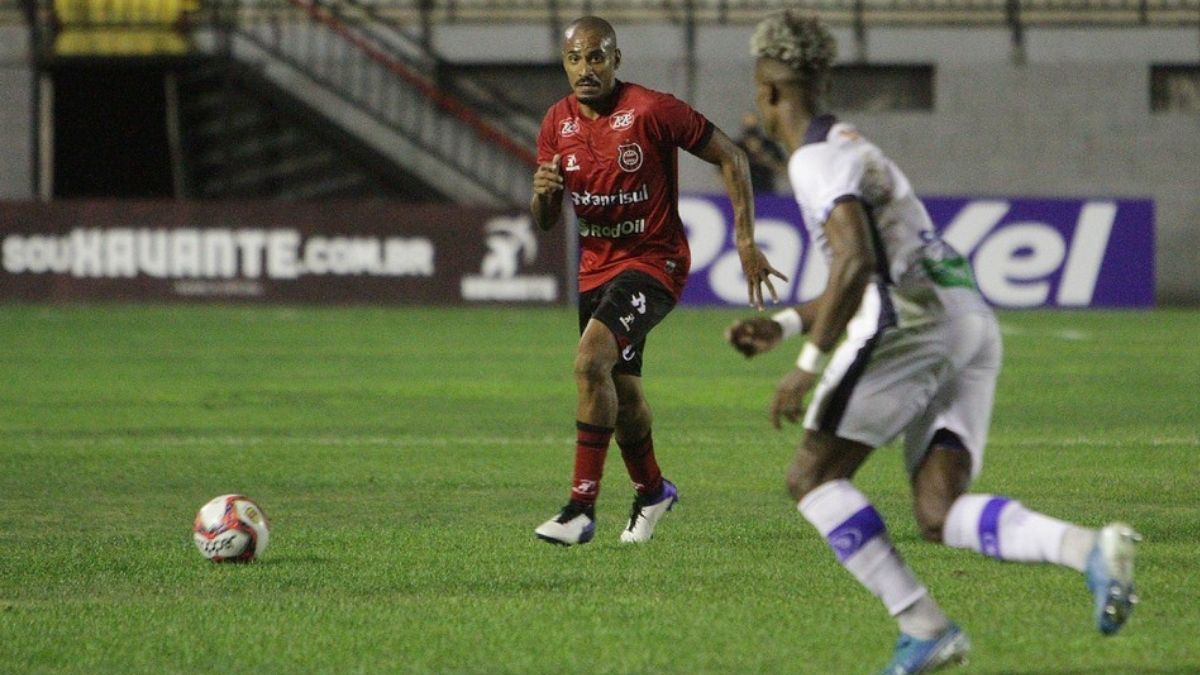 Após ser oficializado, Santa Cruz desiste da contratação de Everton Dias