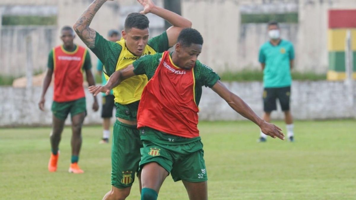 Daniel Neri comanda primeiro treino no Sampaio de olho no Pinheiro