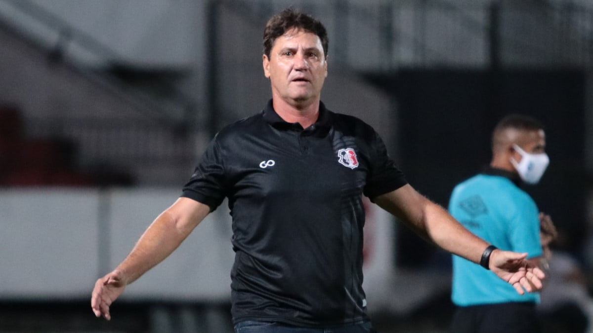Santa: Técnico diz que sabe com quais peças da base contará para restante de 2021