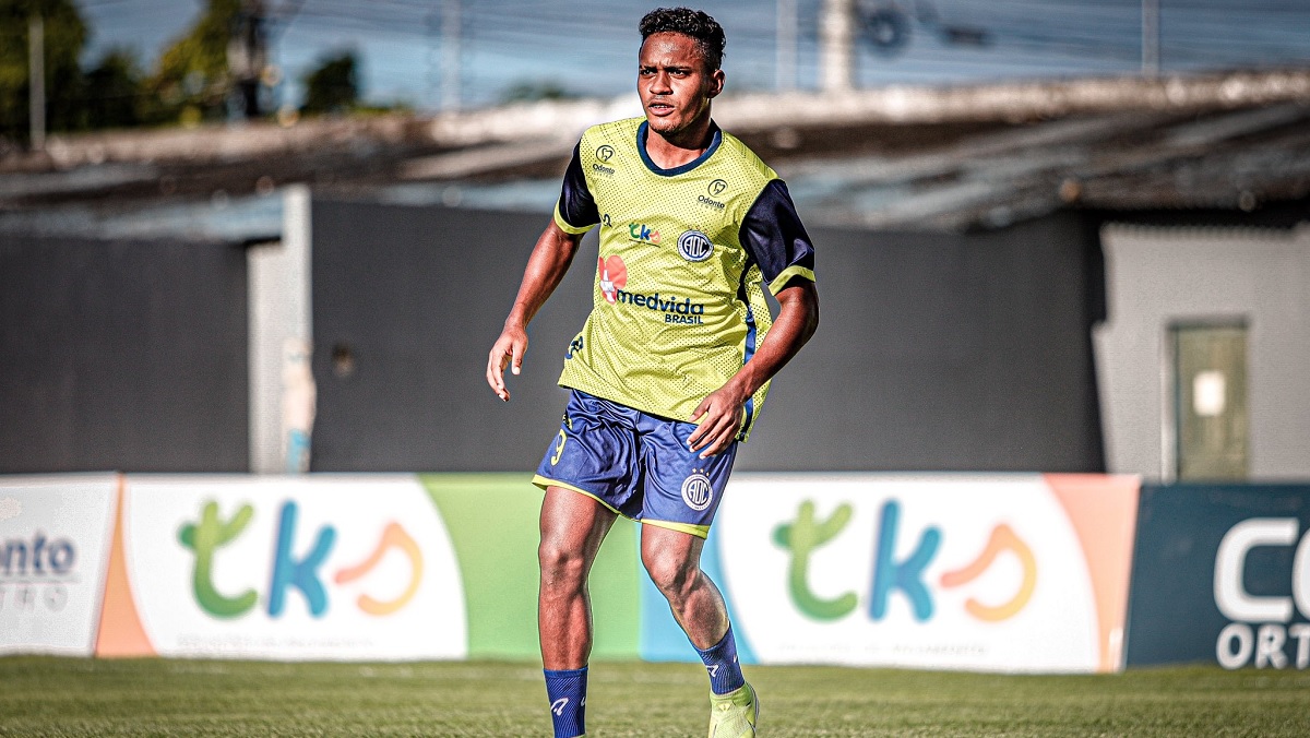 Contratado em março, Nailton rescinde com Confiança