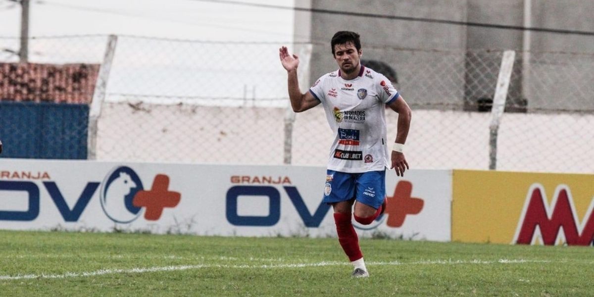 Santa Cruz acerta a contratação de Frank, ex-Afogados