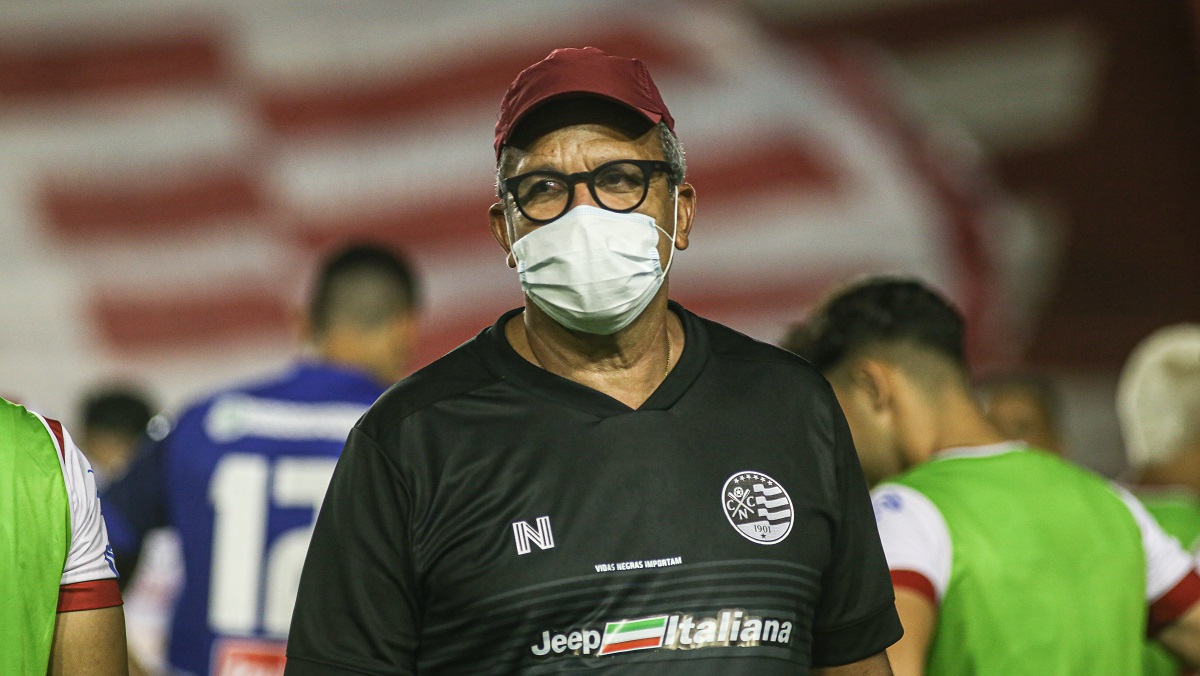 Hélio dos Anjos retorna a Florianópolis e negociação com Sport esfria