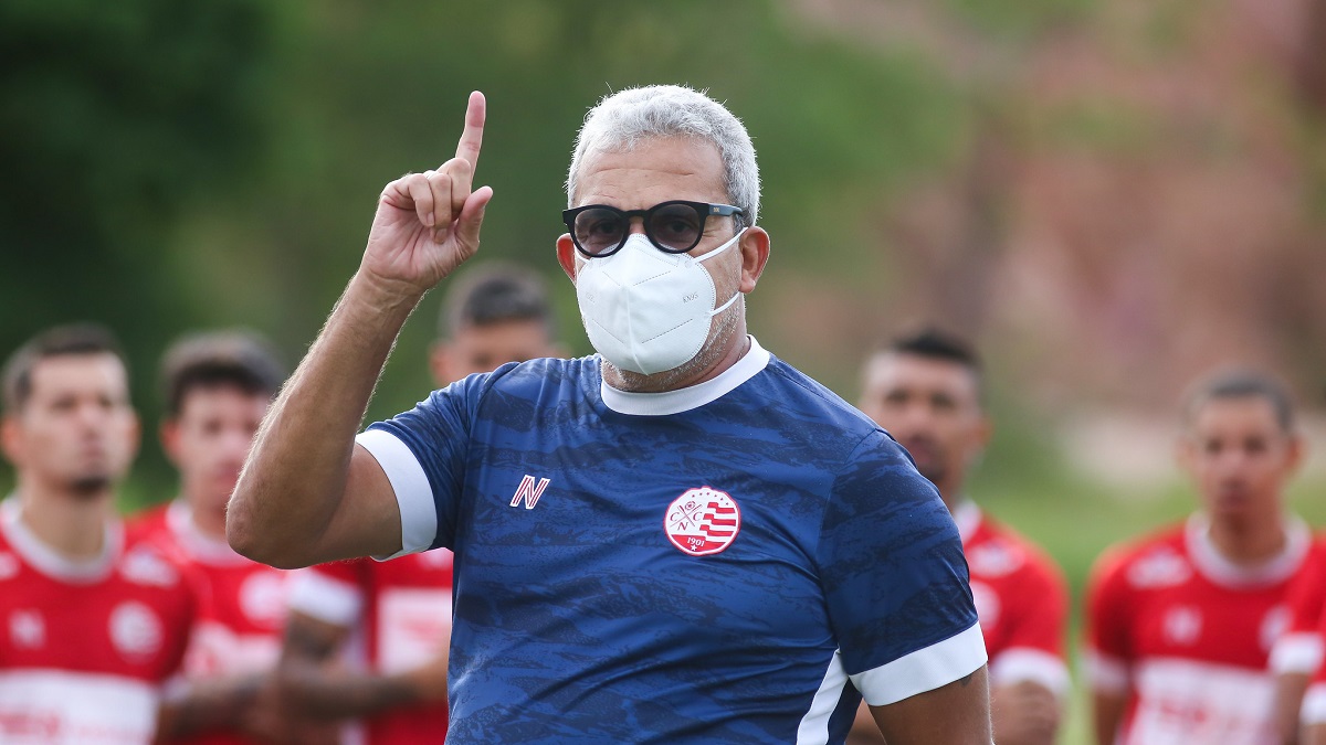 Hélio confirma conversa encaminhada para renovação e minimiza parte financeira